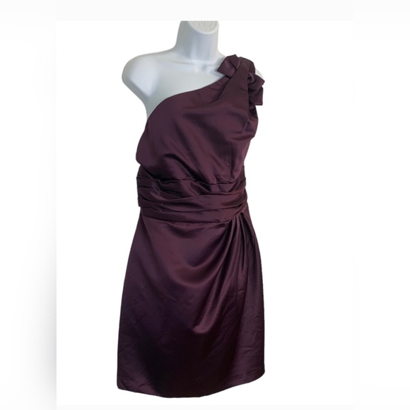 DAVIDS BRIDAL Eggplant Colored One Shoulder Side Ruched Formal.  Beautiful Color - Picture 2 of 4